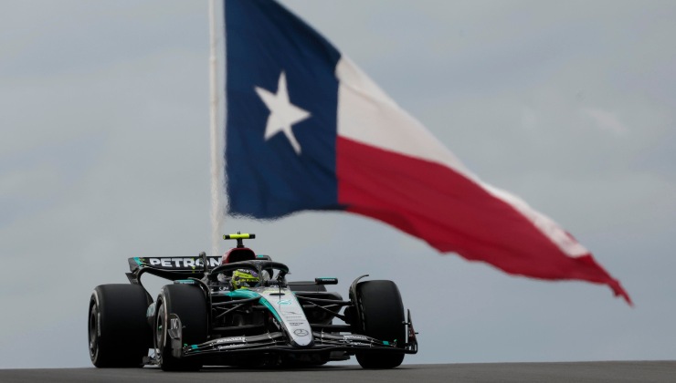 La Mercedes di Hamilton in azione in Texas