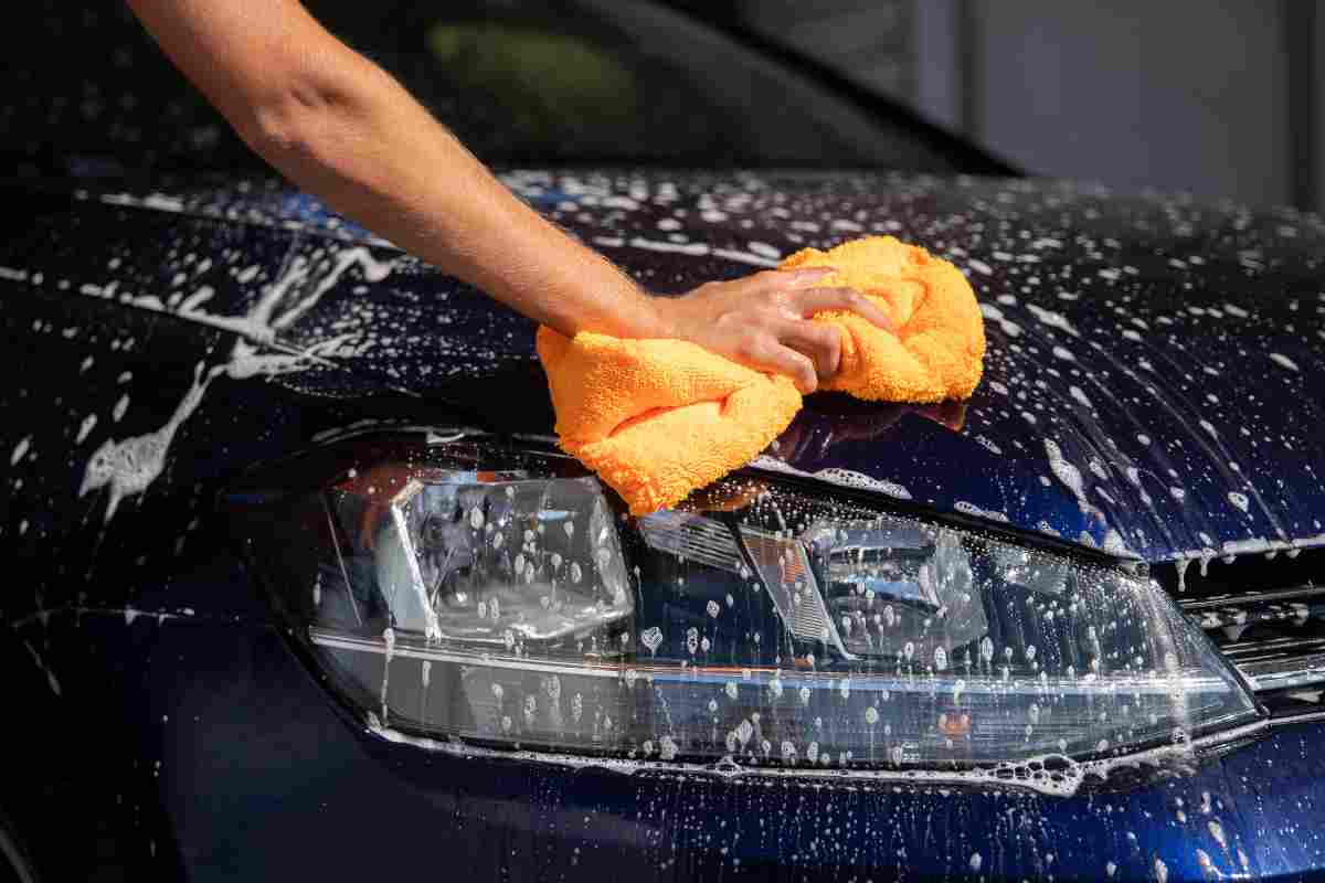 lavaggio auto senza acqua