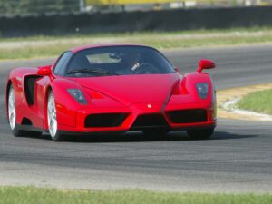 ferrari enzo in pista